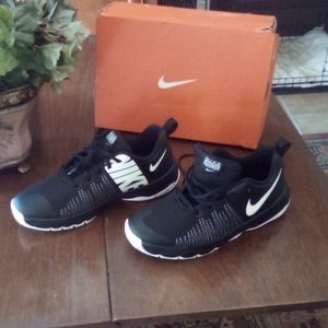 Nike size 6.5Y boy athletic shoes/Brand new never used!!!